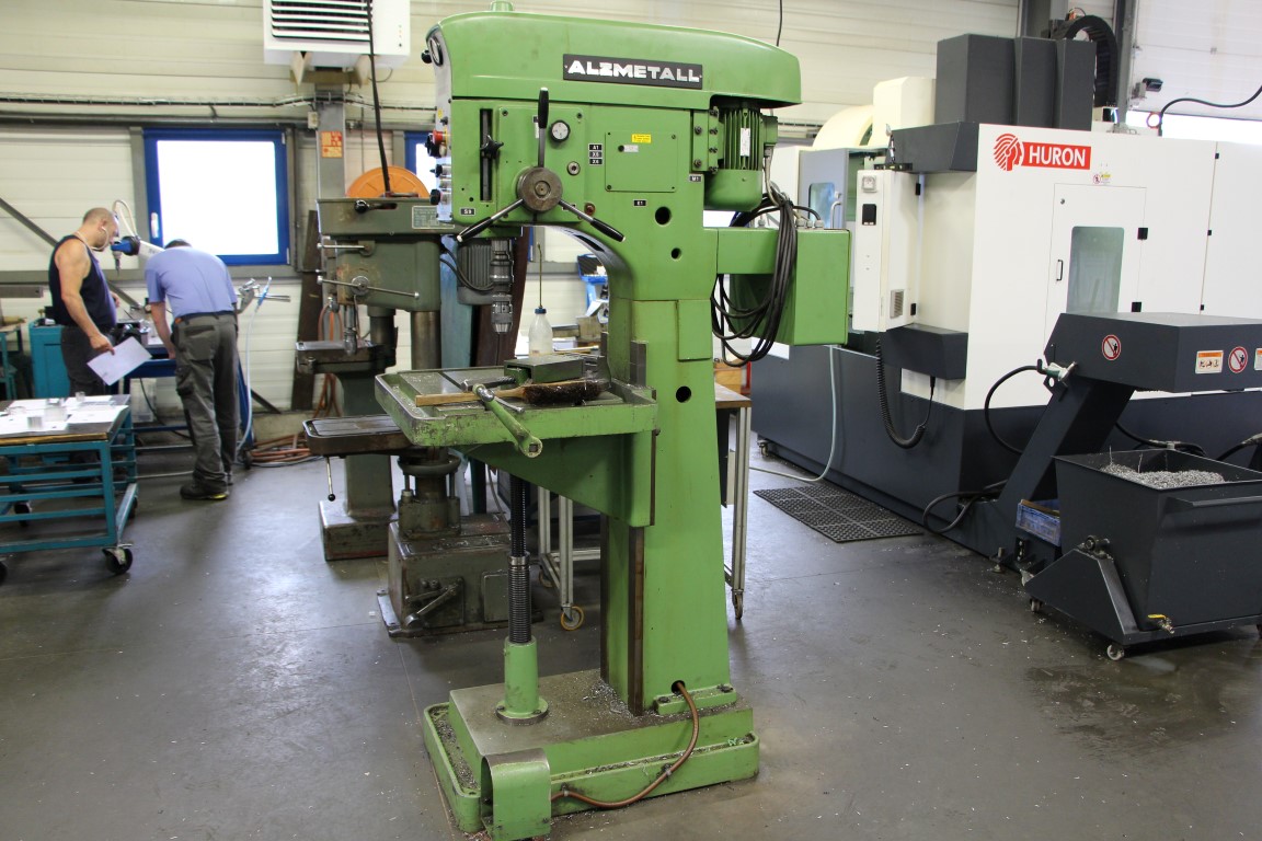 Column drilling machine