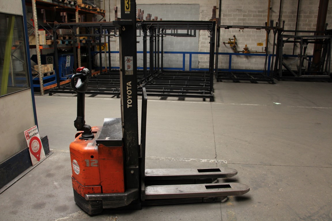 Electrical forklift