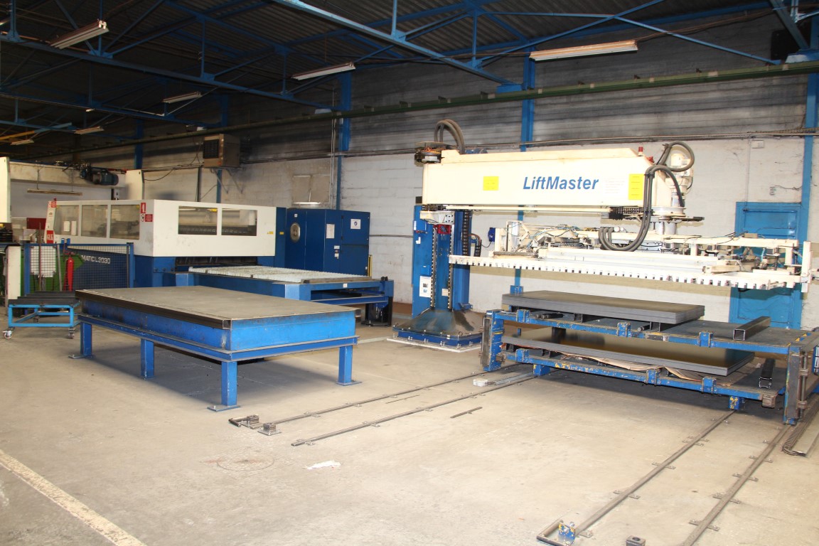 Laser cutting machine