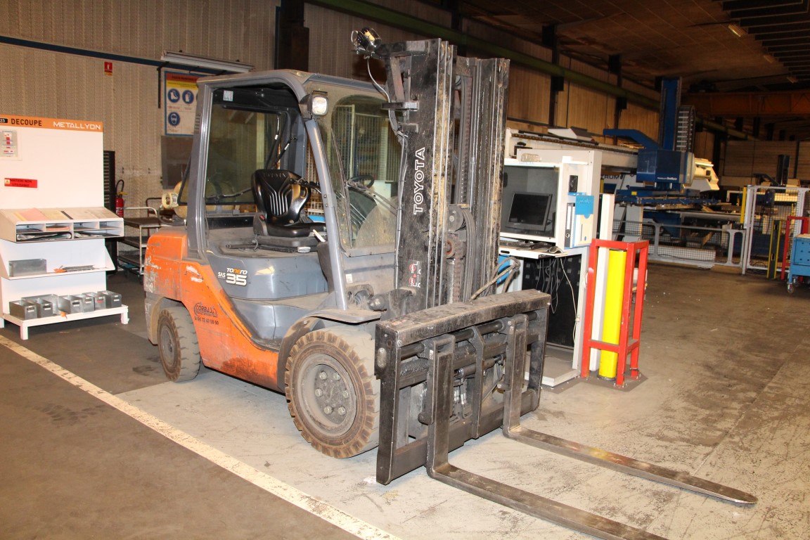 Electrical forklift truck