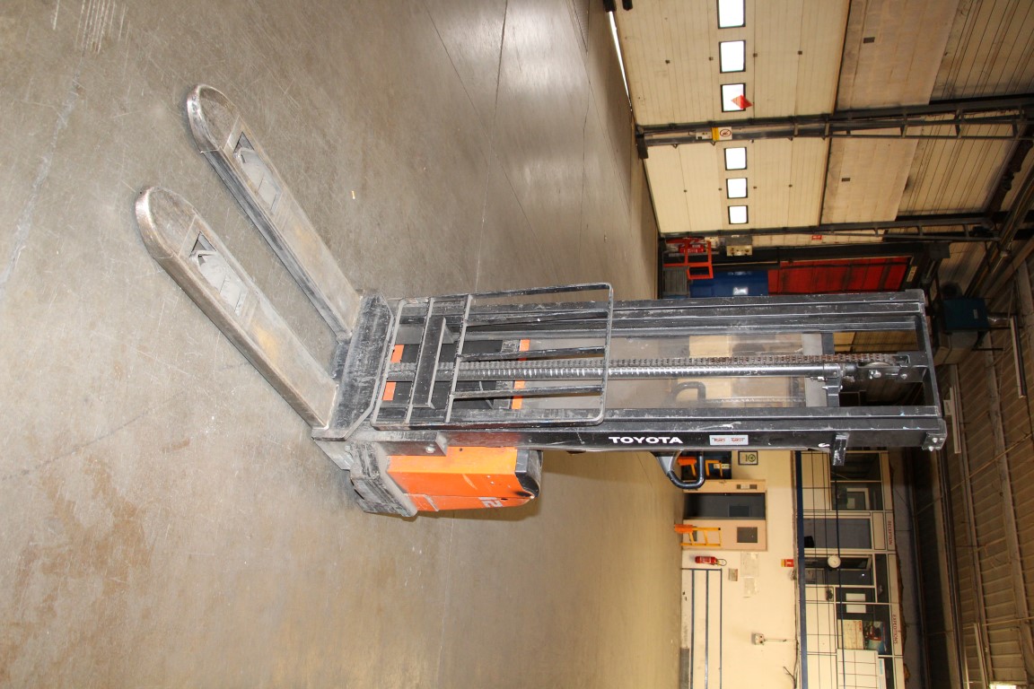 Electrical forklift